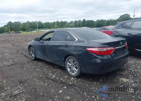 2015 Toyota Camry Se z USA, uszkodzony, nr VIN 4T1BF1FK0FU031140